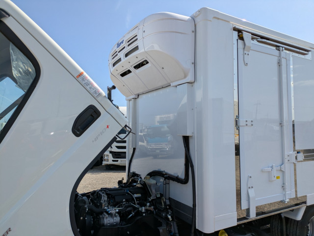 Mitsubishi Fuso canter Small Freezer box_body 2RG-FBAV0(105345) 40枚目