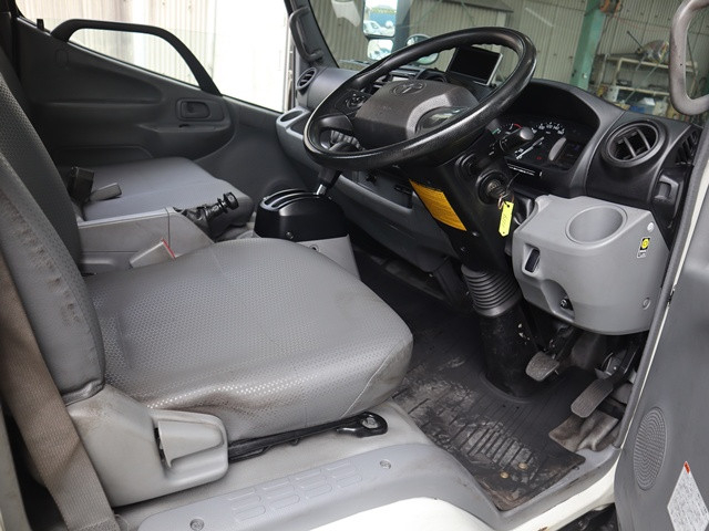 トヨタ ダイナ 小型 平ボディ 2RG-XZC605(105347) 33枚目