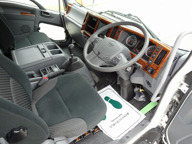 UDトラックス（日産） コンドル 中型 平ボディ（クレーン付） 2RG-BRR90S2(105367) 4枚目