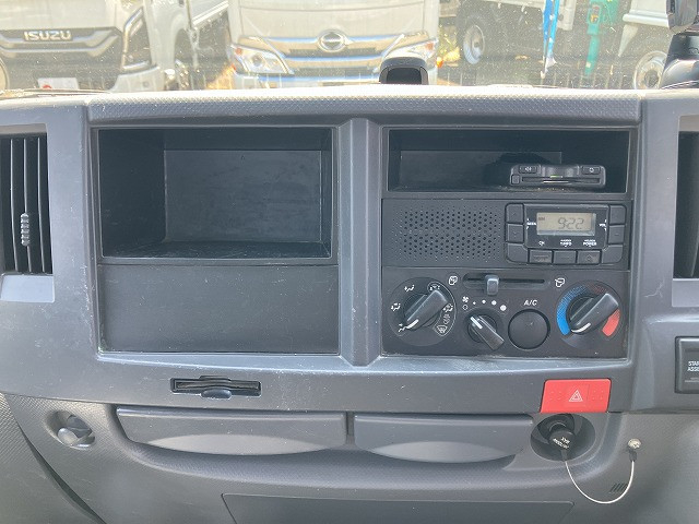 Isuzu elf Small Flat body 2RG-NJR88A(105388) 40枚目