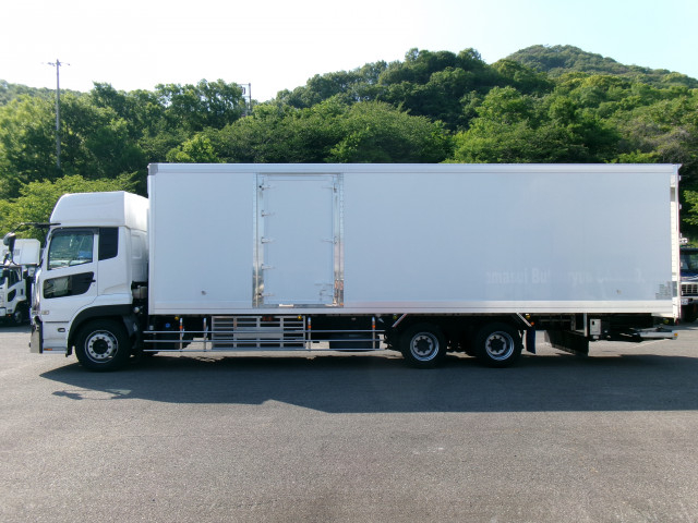 UDトラックス（日産） クオン 大型 冷蔵冷凍バン 2PG-CX5BA(105426) 4枚目
