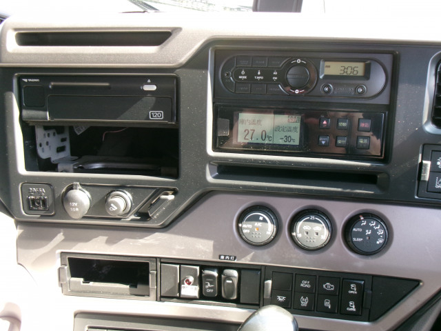 UDトラックス（日産） クオン 大型 冷蔵冷凍バン 2PG-CX5BA(105426) 13枚目