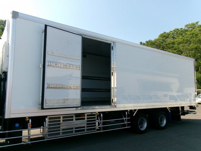 UDトラックス（日産） クオン 大型 冷蔵冷凍バン 2PG-CX5BA(105426) 22枚目