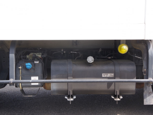 Mitsubishi Fuso canter Small Freezer box_body TPG-FBA50(105471) 18枚目