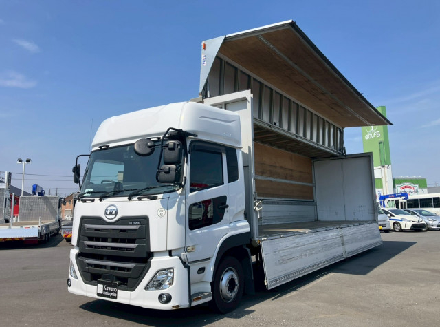 UDトラックス（日産） クオン 大型 ウィング 2PG-CG5CA(105538) 2枚目