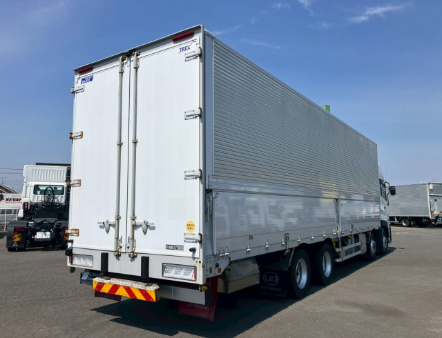 UDトラックス（日産） クオン 大型 ウィング 2PG-CG5CA(105538) 8枚目