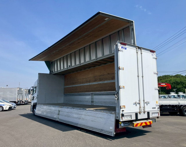 UDトラックス（日産） クオン 大型 ウィング 2PG-CG5CA(105538) 19枚目