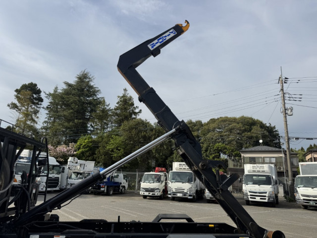 いすゞ フォワード 中型 コンテナ専用車 2RG-FRR90S4(105569) 10枚目