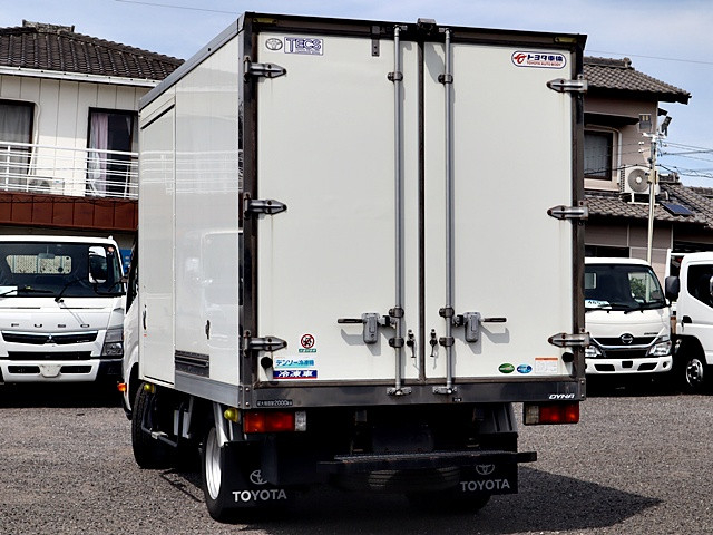 トヨタ ダイナ 小型 冷蔵冷凍バン 2RG-XZU605(105661) 2枚目
