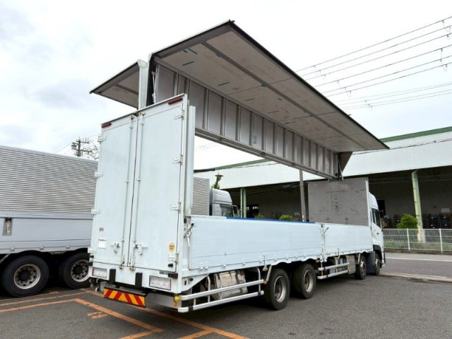 UDトラックス（日産） クオン 大型 ウィング 2PG-CG5CA(105672) 7枚目