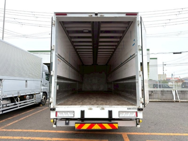 UDトラックス（日産） クオン 大型 ウィング 2PG-CG5CA(105672) 9枚目