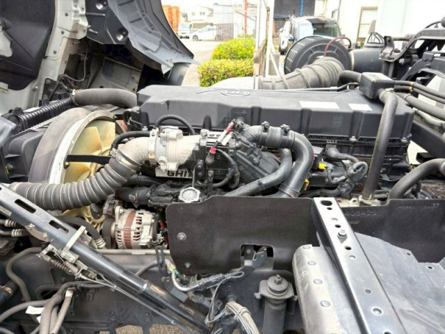 UDトラックス（日産） クオン 大型 ウィング 2PG-CG5CA(105672) 27枚目