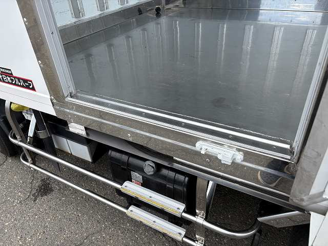 いすゞ エルフ 小型 冷蔵冷凍バン 2RG-NLS88AN(105772) 8枚目