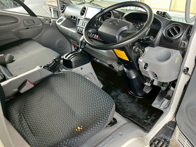 日野 デュトロ 小型 バン 2RG-XZC605M(105851) 20枚目