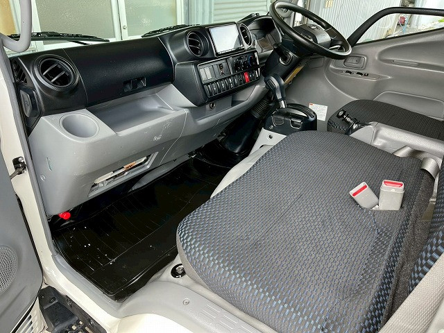 日野 デュトロ 小型 バン 2RG-XZC605M(105851) 24枚目
