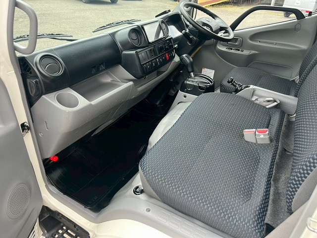 日野 デュトロ 小型 バン 2RG-XZC605M(105859) 23枚目