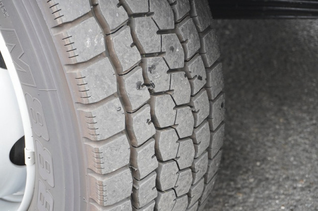 三菱ふそう ファイター 増トン 平ボディ（クレーン付） 2KG-FK62FZ(105873) 9枚目