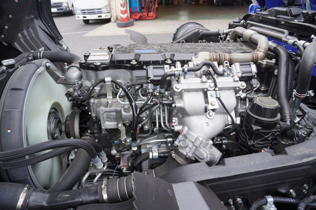 三菱ふそう ファイター 増トン 平ボディ（クレーン付） 2KG-FK62FZ(105873) 14枚目