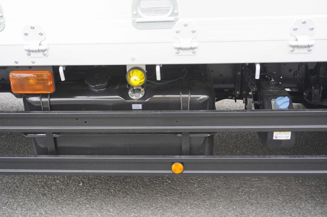 三菱ふそう ファイター 増トン 平ボディ（クレーン付） 2KG-FK62FZ(105873) 17枚目