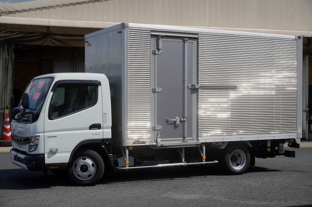 三菱ふそう キャンター 小型 バン 2RG-FEB50(105881) 1枚目