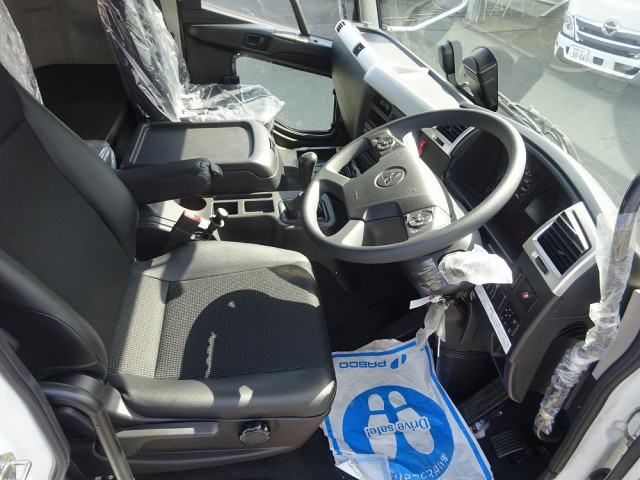 三菱ふそう ファイター 増トン 平ボディ（クレーン付） 2KG-FK62FZ(105882) 4枚目
