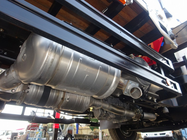 三菱ふそう ファイター 増トン 平ボディ（クレーン付） 2KG-FK62FZ(105882) 30枚目