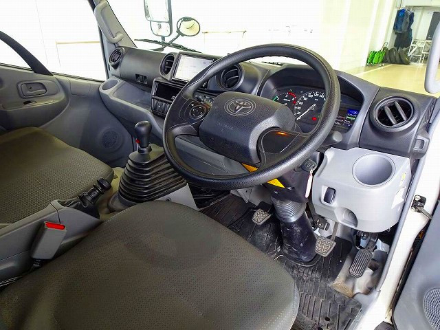 トヨタ ダイナ 小型 平ボディ 2PG-XZU655(105895) 5枚目