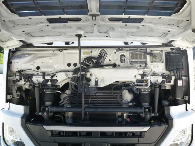 UDトラックス（日産） クオン 大型 ウィング 2PG-CG5CA(105952) 8枚目