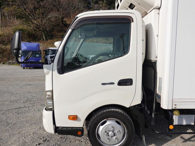 日野 デュトロ 小型 冷蔵冷凍バン SKG-XZU710M(101820) 15枚目