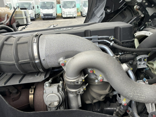 UDトラックス（日産） クオン 大型 ウィング 2RG-CG5FA(106363) 50枚目