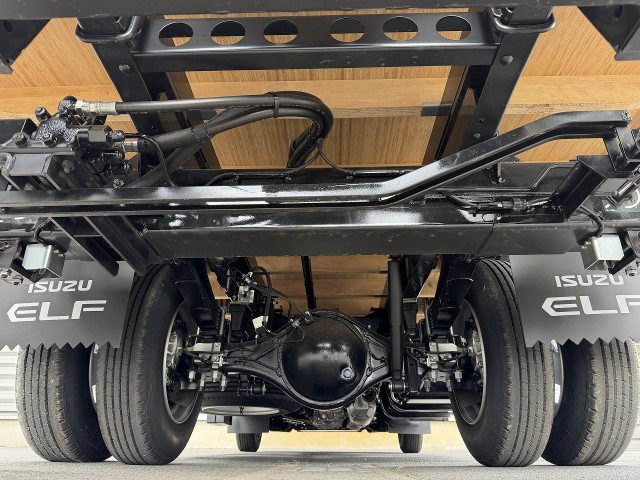 いすゞ エルフ 小型 平ボディ（クレーン付） 2TG-NPR88AC(106390) 14枚目