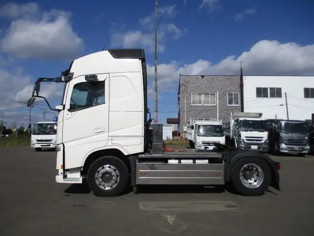 ボルボ 大型 トラクタ 2DG-KA2TEA1(106678) 8枚目