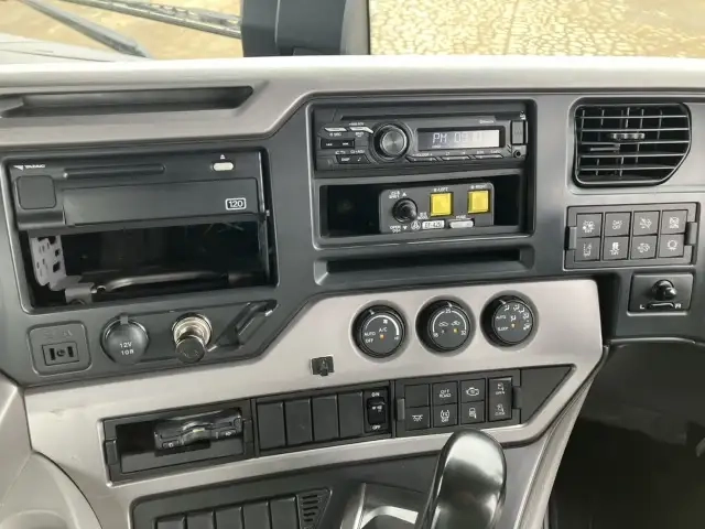 日産自動車 クオン 大型 トラクタ 2PG-GK5AAD(106844) 32枚目