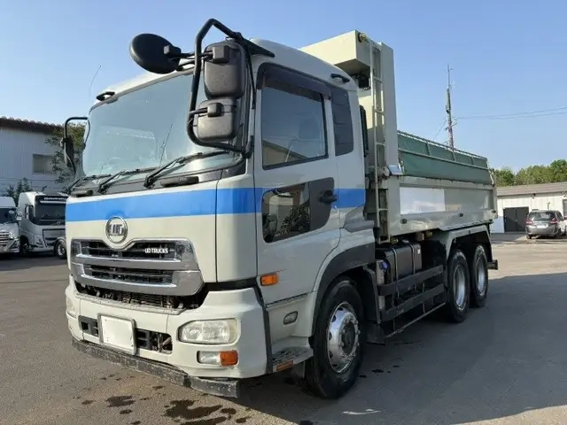 日産自動車 クオン 大型 土砂ダンプ QKG-CW5XL(106874) 1枚目