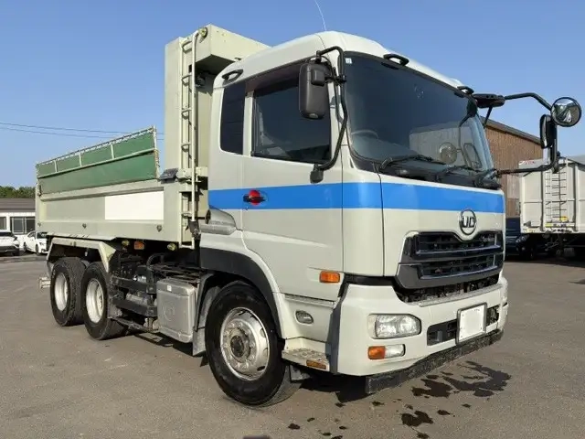 日産自動車 クオン 大型 土砂ダンプ QKG-CW5XL(106874) 3枚目
