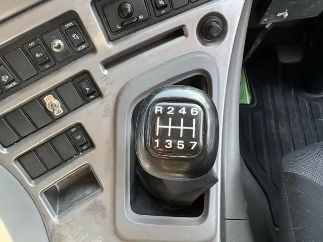 日産自動車 クオン 大型 土砂ダンプ QKG-CW5XL(106874) 14枚目