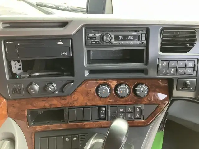 日産自動車 クオン 大型 トラクタ 2PG-GK5AAD(106879) 38枚目