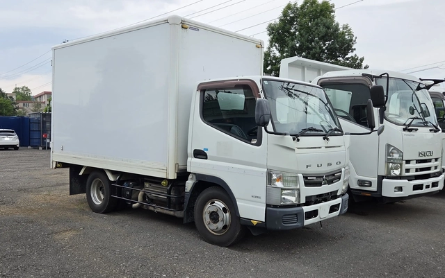 Mitsubishi Fuso canter Small Box body TPG-FDA00(106962) 1枚目