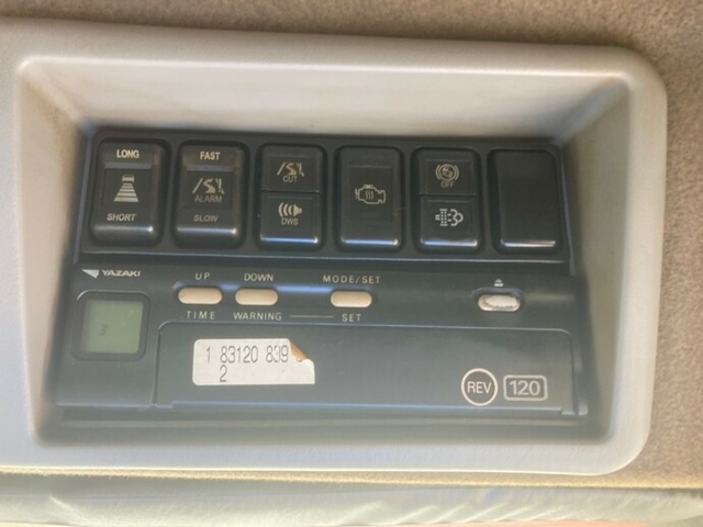 いすゞ ギガ 大型 ウィング LKG-CYJ77A(8460) 13枚目