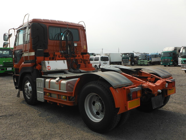 Nissan UD big_thumb Large Tractor KL-CK482BHT(1118) 4枚目