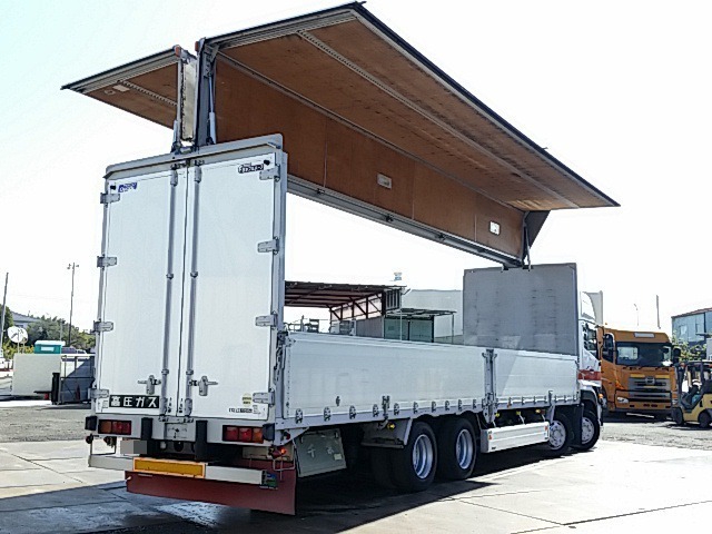 UDトラックス（日産） クオン 大型 ウィング ADG-CG4ZA(8236) 3枚目