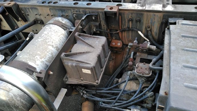 UDトラックス（日産） ビッグサム 大型 キャブ付きシャーシ ADG-CD4YA(3725) 14枚目