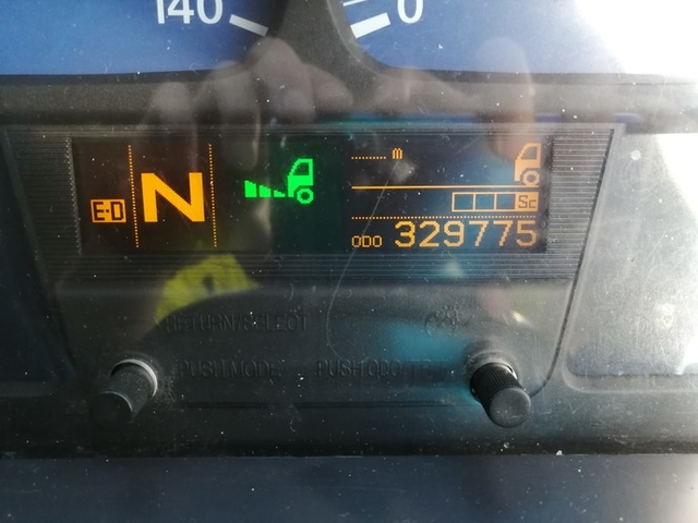 UDトラックス（日産） クオン 大型 ウィング QKG-CG5ZA(3792) 48枚目