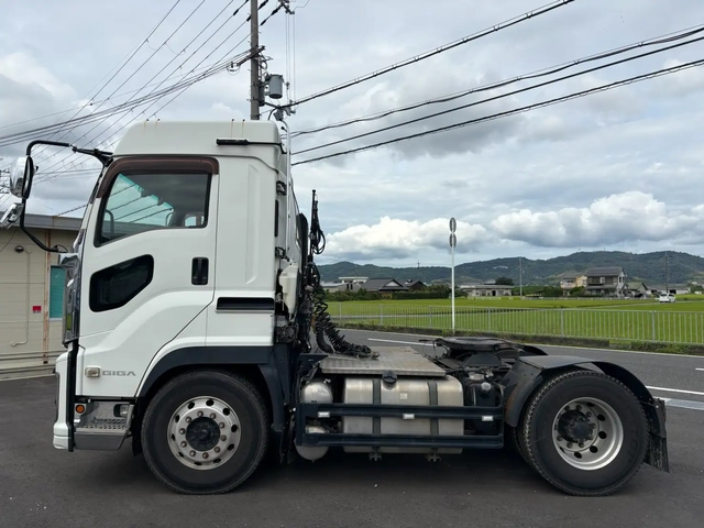 いすゞ ギガ 大型 トラクタ QKG-EXD52BD(112607) 8枚目