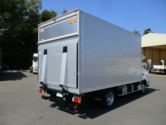 日野 デュトロ 小型 バン 2RG-XZU710M(9552) 4枚目