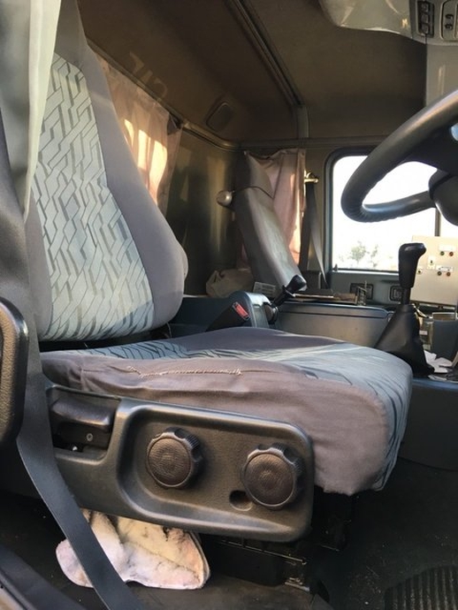 UDトラックス（日産） ビッグサム 大型 キャブ付きシャーシ KL-CD48E(1363) 22枚目