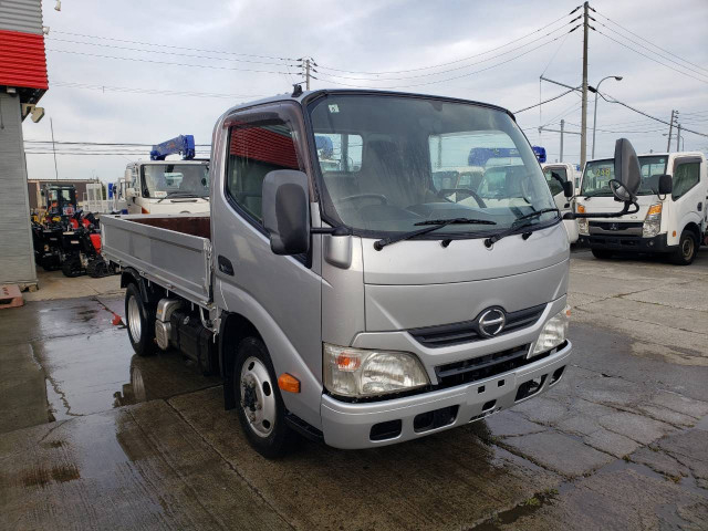日野 デュトロ 小型 平ボディ SKG-XZU675M(113803) 3枚目