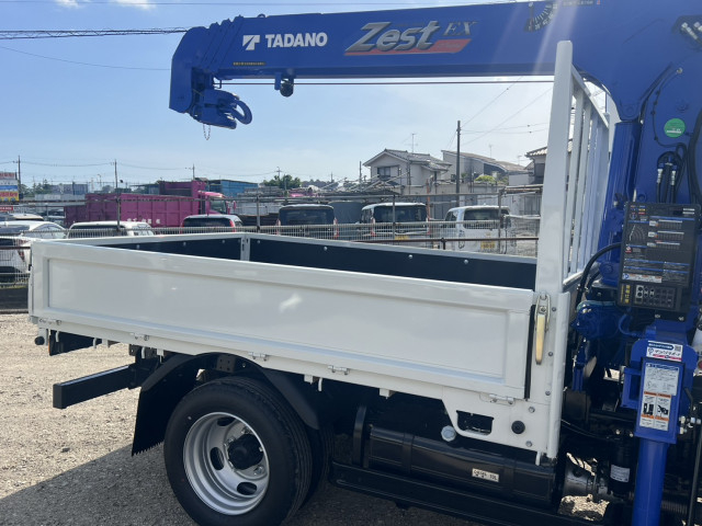 三菱ふそう キャンター 小型 平ボディ（クレーン付） 2RG-FEAV0(107075) 5枚目