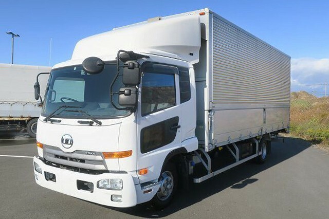 UDトラックス（日産） クオン 中型 ウィング TKG-MK38L(35670) 1枚目