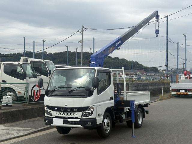 三菱ふそう キャンター 小型 平ボディ（クレーン付） 2RG-FEAV0(113981) 1枚目